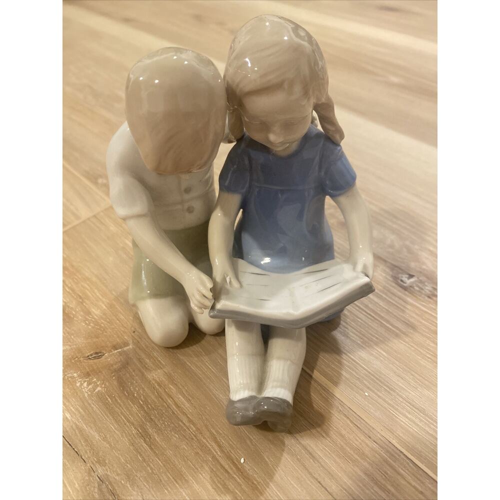 Lipplesdorf Boy & Girl Reading / Studying Porcelain Figure Germany (GDR) Vintage